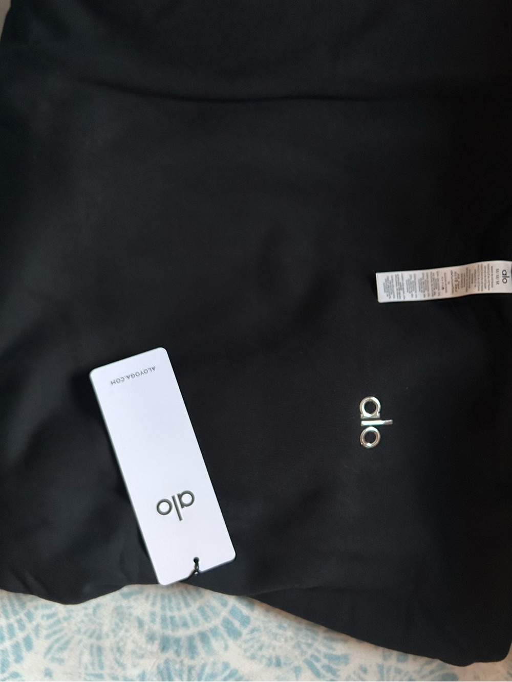 ALO Yoga Men's Black Crewneck Sweatshirt with Small Logo - Picture 4 of 6